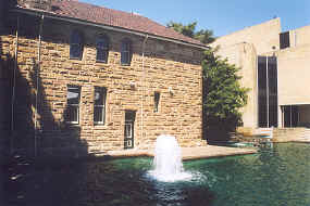 Perth Art Gallery fountain.jpg (78465 bytes)