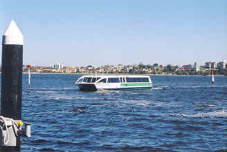 Perth South ferry.jpg (59327 bytes)